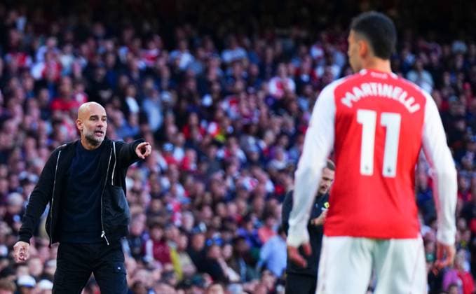 Manchester City Manager Pep Guardiola points as Gabriel Martinelli of Arsenal looks on Arsenal v Manchester City, Premier League, Football, Emirates Stadium, London, UK - 21 Sep 2025London Emirates Stadium United Kingdom EDITORIAL USE ONLY No use with unauthorised audio, video, data, fixture lists, club league logos or live services. Online in-match use limited to 120 images, no video emulation. No use in betting, games or single club league player publications.  Copyright: xJavierxGarcia Shutterstockx 15487130di