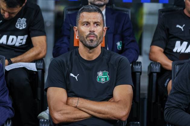 Fabio Grosso Head Coach of US Sassuolo looks on during Serie A 2025 26 football match between FC Internazionale and US Sassuolo at San Siro Stadium  Copyright: xFabrizioxCarabelli IPAxSportx xipa-agency.netx xx IPA_65458318 IPA_Agency_IPA65458318