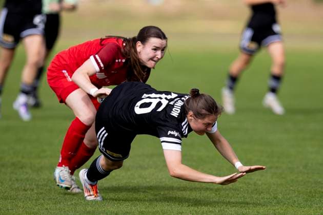 Regionalliga Nordost Frauen: 1. FFV Erfurt vs. 1. FC Union Berlin II; 21.09.2025 Lena Worsch ( 16; 1. FC Union Berlin II) gegen Lea Schrenk ( 19; 1. FFV Erfurt)Regionalliga Nordost Frauen: 1. FFV Erfurt vs. 1. FC Union Berlin II; Sportforum Johannesplatz Erfurt; 21.09.2025 Copyright: xBEAUTIFULxSPORTS Duehringx