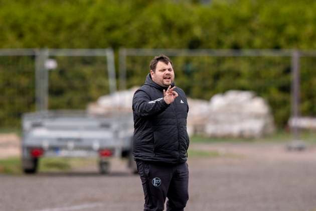 Regionalliga Nordost Frauen: 1. FFV Erfurt vs. 1. FC Union Berlin II; 21.09.2025 Gino Heinze (Trainer; 1. FFV Erfurt) Regionalliga Nordost Frauen: 1. FFV Erfurt vs. 1. FC Union Berlin II; Sportforum Johannesplatz Erfurt; 21.09.2025 Copyright: xBEAUTIFULxSPORTS Duehringx