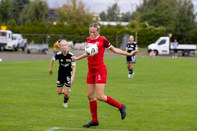 Regionalliga Nordost Frauen: 1. FFV Erfurt vs. 1. FC Union Berlin II; 21.09.2025 Patricia Osburg ( 5; 1. FFV Erfurt)Regionalliga Nordost Frauen: 1. FFV Erfurt vs. 1. FC Union Berlin II; Sportforum Johannesplatz Erfurt; 21.09.2025 Copyright: xBEAUTIFULxSPORTS Duehringx