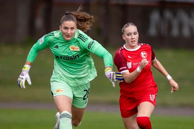 Regionalliga Nordost Frauen: 1. FFV Erfurt vs. 1. FC Union Berlin II; 21.09.2025 Nadine Katja Böhi ( 28; 1. FC Union Berlin II) gegen Maja Felicitas Bauerschmidt ( 10; 1. FFV Erfurt) Regionalliga Nordost Frauen: 1. FFV Erfurt vs. 1. FC Union Berlin II; Sportforum Johannesplatz Erfurt; 21.09.2025 Copyright: xBEAUTIFULxSPORTS Duehringx
