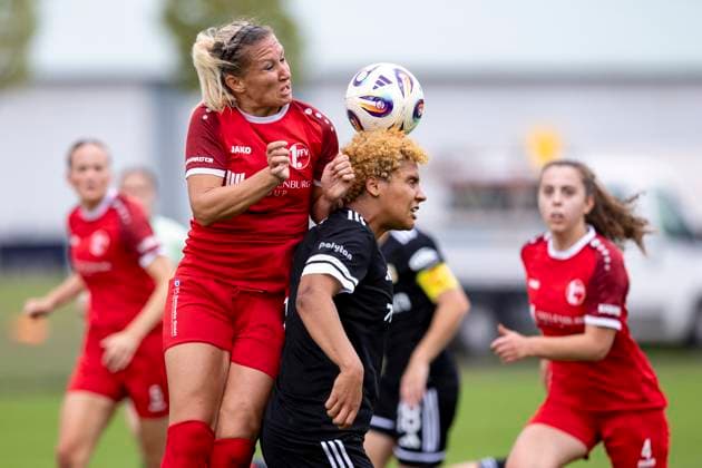 Regionalliga Nordost Frauen: 1. FFV Erfurt vs. 1. FC Union Berlin II; 21.09.2025 Carla Jenete Okoro ( 9; 1. FC Union Berlin II) gegen Mandy Uhl ( 18; 1. FFV Erfurt) Regionalliga Nordost Frauen: 1. FFV Erfurt vs. 1. FC Union Berlin II; Sportforum Johannesplatz Erfurt; 21.09.2025 Copyright: xBEAUTIFULxSPORTS Duehringx