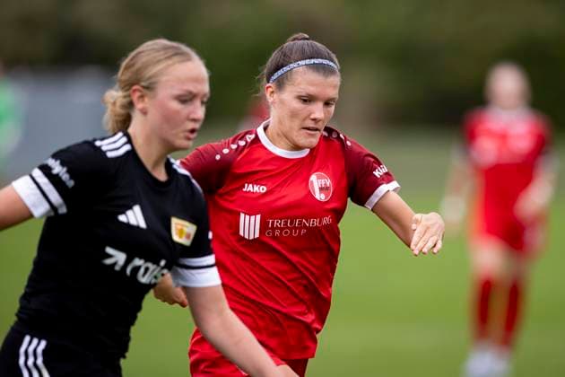 Regionalliga Nordost Frauen: 1. FFV Erfurt vs. 1. FC Union Berlin II; 21.09.2025 Elisabeth Steiner ( 11; 1. FC Union Berlin II) gegen Tessa Berger ( 16; 1. FFV Erfurt) Regionalliga Nordost Frauen: 1. FFV Erfurt vs. 1. FC Union Berlin II; Sportforum Johannesplatz Erfurt; 21.09.2025 Copyright: xBEAUTIFULxSPORTS Duehringx