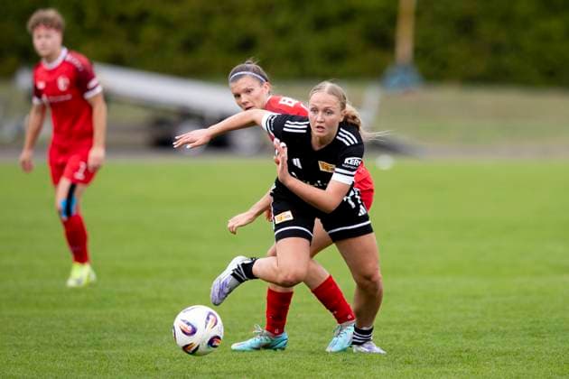 Regionalliga Nordost Frauen: 1. FFV Erfurt vs. 1. FC Union Berlin II; 21.09.2025 Elisabeth Steiner ( 11; 1. FC Union Berlin II) gegen Tessa Berger ( 16; 1. FFV Erfurt) Regionalliga Nordost Frauen: 1. FFV Erfurt vs. 1. FC Union Berlin II; Sportforum Johannesplatz Erfurt; 21.09.2025 Copyright: xBEAUTIFULxSPORTS Duehringx