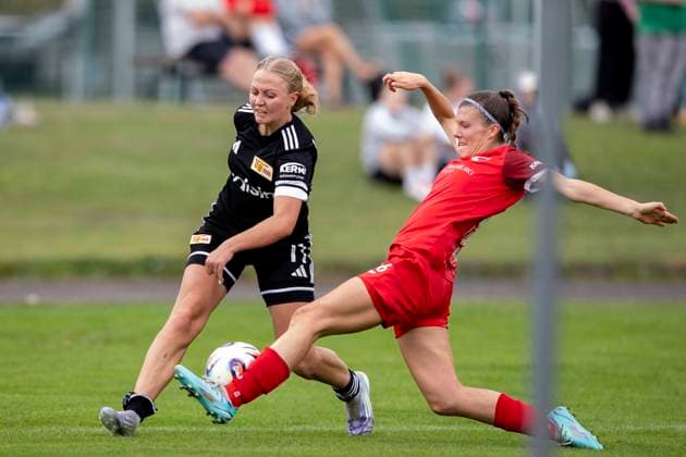 Regionalliga Nordost Frauen: 1. FFV Erfurt vs. 1. FC Union Berlin II; 21.09.2025 Elisabeth Steiner ( 11; 1. FC Union Berlin II) gegen Tessa Berger ( 16; 1. FFV Erfurt) Regionalliga Nordost Frauen: 1. FFV Erfurt vs. 1. FC Union Berlin II; Sportforum Johannesplatz Erfurt; 21.09.2025 Copyright: xBEAUTIFULxSPORTS Duehringx