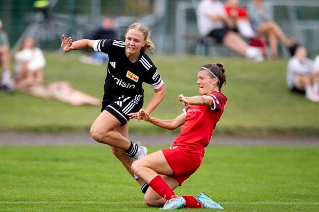 Regionalliga Nordost Frauen: 1. FFV Erfurt vs. 1. FC Union Berlin II; 21.09.2025 Elisabeth Steiner ( 11; 1. FC Union Berlin II) gegen Tessa Berger ( 16; 1. FFV Erfurt) Regionalliga Nordost Frauen: 1. FFV Erfurt vs. 1. FC Union Berlin II; Sportforum Johannesplatz Erfurt; 21.09.2025 Copyright: xBEAUTIFULxSPORTS Duehringx