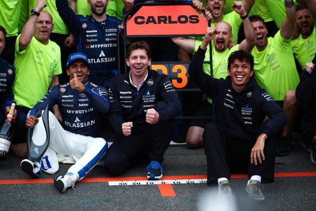 55 Carlos Sainz (ESP, Atlassian Williams Racing), James Vowles (GBR, Atlassian Williams Racing), 23 Alexander Albon (THA, Atlassian Williams Racing), F1 Grand Prix of Azerbaijan at Baku City Circuit on September 21, 2025 in Baku, Azerbaijan. (Photo by HOCH ZWEI) Baku Azerbaijan