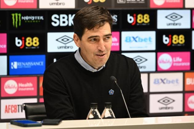 Bournemouth v Newcastle United Premier League 21 09 2025. AFC Bournemouth manager Andoni Iraola during the post match press conference, PK, Pressekonferenz after the Premier League match between Bournemouth and Newcastle United at the Vitality Stadium, Bournemouth, England on 21 September 2025. Bournemouth Vitality Stadium Dorset England Editorial use only DataCo restrictions apply See www.football-dataco.com , Copyright: xGrahamxHuntx PSI-22881-0449
