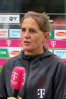 21.09.2025, xsscx, Frauen Fußball, 1. FC Koeln - VfL Wolfsburg, 1. Fußball Bundesliga, 3. Spieltag, Franz-Kremer-Stadion, Saison 2025 2026: Britta Carlson (Cheftrainerin 1. FC Koeln) DFB regulations prohibit any use of photographs as image sequences and or quasi-video. Nordrhein-Westfalen Deutschland Nordrhein-Westfalen Germany