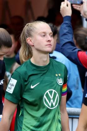 21.09.2025, xsscx, Frauen Fußball, 1. FC Koeln - VfL Wolfsburg, 1. Fußball Bundesliga, 3. Spieltag, Franz-Kremer-Stadion, Saison 2025 2026: Janina Minge (VfL Wolfsburg 6) DFB regulations prohibit any use of photographs as image sequences and or quasi-video. Nordrhein-Westfalen Deutschland Nordrhein-Westfalen Germany