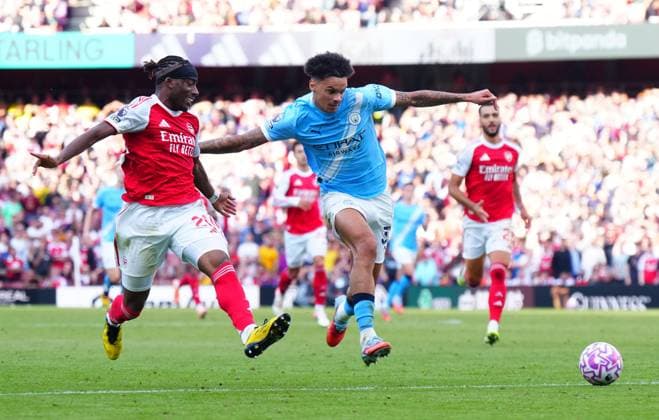 Nico O Reilly of Manchester City battles with Noni Madueke of Arsenal Arsenal v Manchester City, Premier League, Football, Emirates Stadium, London, UK - 21 Sep 2025London Emirates Stadium United Kingdom EDITORIAL USE ONLY No use with unauthorised audio, video, data, fixture lists, club league logos or live services. Online in-match use limited to 120 images, no video emulation. No use in betting, games or single club league player publications.  Copyright: xJavierxGarcia Shutterstockx 15487130dm