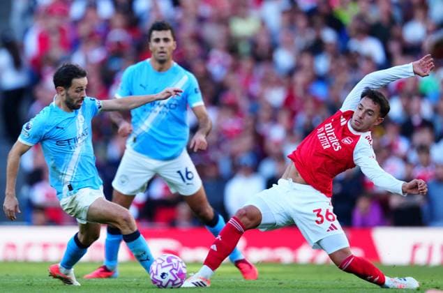 Bernardo Silva of Manchester City and Martin Zubimendi of Arsenal Arsenal v Manchester City, Premier League, Football, Emirates Stadium, London, UK - 21 Sep 2025London Emirates Stadium United Kingdom EDITORIAL USE ONLY No use with unauthorised audio, video, data, fixture lists, club league logos or live services. Online in-match use limited to 120 images, no video emulation. No use in betting, games or single club league player publications.  Copyright: xJavierxGarcia Shutterstockx 15487130fj