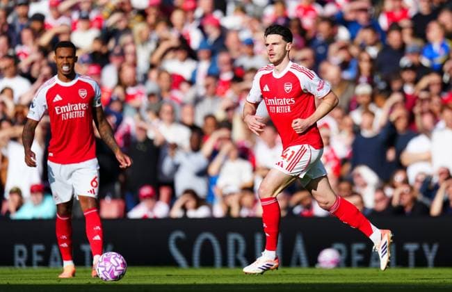 Declan Rice of Arsenal Arsenal v Manchester City, Premier League, Football, Emirates Stadium, London, UK - 21 Sep 2025London Emirates Stadium United Kingdom EDITORIAL USE ONLY No use with unauthorised audio, video, data, fixture lists, club league logos or live services. Online in-match use limited to 120 images, no video emulation. No use in betting, games or single club league player publications.  Copyright: xJavierxGarcia Shutterstockx 15487130ix