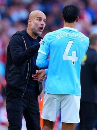 Manchester City Manager Pep Guardiola issues instructions to Tijjani Reijnders Arsenal v Manchester City, Premier League, Football, Emirates Stadium, London, UK - 21 Sep 2025London Emirates Stadium United Kingdom EDITORIAL USE ONLY No use with unauthorised audio, video, data, fixture lists, club league logos or live services. Online in-match use limited to 120 images, no video emulation. No use in betting, games or single club league player publications.  Copyright: xJavierxGarcia Shutterstockx 15487130if