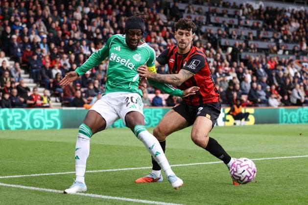 Bournemouth v Newcastle United 21 September 2025, Bournemouth - Premier League Football - Bournemouth v Newcastle United - Anthony Elanga of Newcastle United and Marcos Senesi of Bournemouth - Photo: Jacques Feeney Offside. Bournemouth UK Copyright: xJacquesxFeeneyx xOffsidexOffside