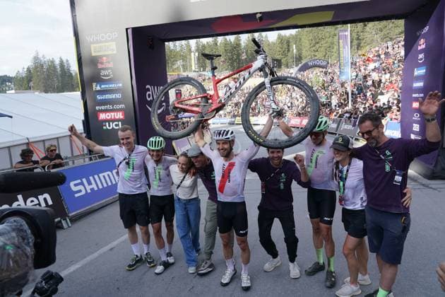 Nino Schurter Ends His Career And Says Goodbye To The XCO World Cup Nino Schurter ends his career and says goodbye to the XCO World Cup during the Man Lenzerheide UCI Mountain Bike World Series - XCO race in Lenzerheide, on September 21, 2025. Lenzerheide Switzerland  Copyright: xFabioxAvernax originalFilename:averna-manlenze250921_npdbe.jpg