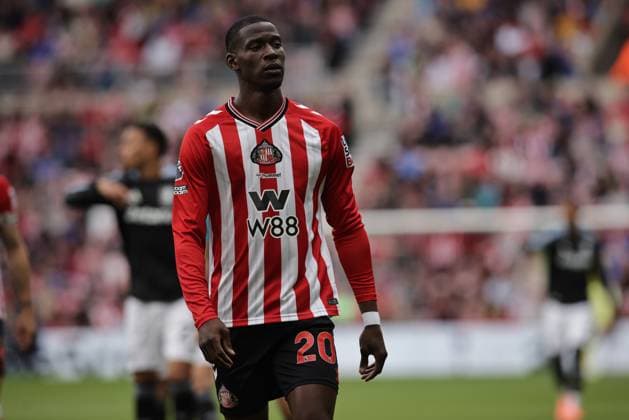 Sunderland v Aston Villa - Premier League Nordi Mukiele of Sunderland plays during the Premier League match between Sunderland and Aston Villa at the Stadium of Light in Sunderland, England, on September 20, 2025. Sunderland Tyne and Wear United Kingdom  Copyright: xMIxNewsx originalFilename:fletcher-sunderla250921_npfWt.jpg