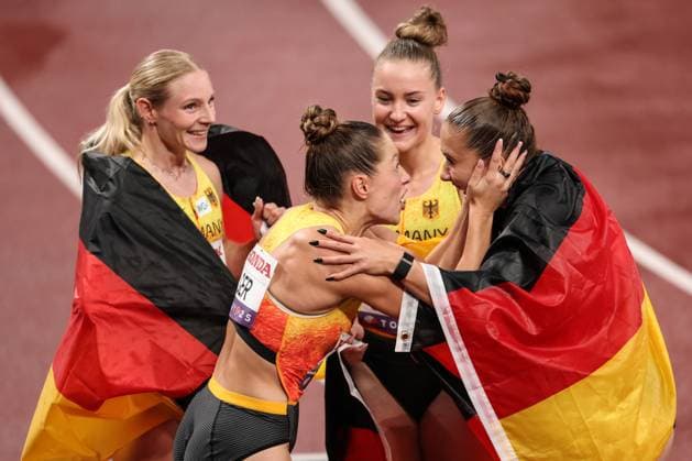 Day 9 - World Athletics Championships Tokyo 2025 Sina Mayer, Rebekka Haase, Sophia Junk, and Gina Luckenkemper of Germany celebrate after winning bronze in the 4 x 100m relay at the World Athletics Championships 2025 at the National Stadium in Tokyo, Japan, on September 21, 2025. Tokoyo Japan  Copyright: xMIxNewsx originalFilename:fletcher-worldath250921_npnsb.jpg