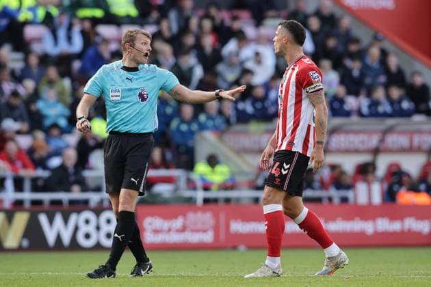 Sunderland v Aston Villa - Premier League Referee Sam Barrott speaks to Granit Xhaka during the Premier League match between Sunderland and Aston Villa at the Stadium Of Light in Sunderland, England, on September 20, 2025. Sunderland Tyne and Wear United Kingdom  Copyright: xMIxNewsx originalFilename:fletcher-sunderla250921_npm80.jpg