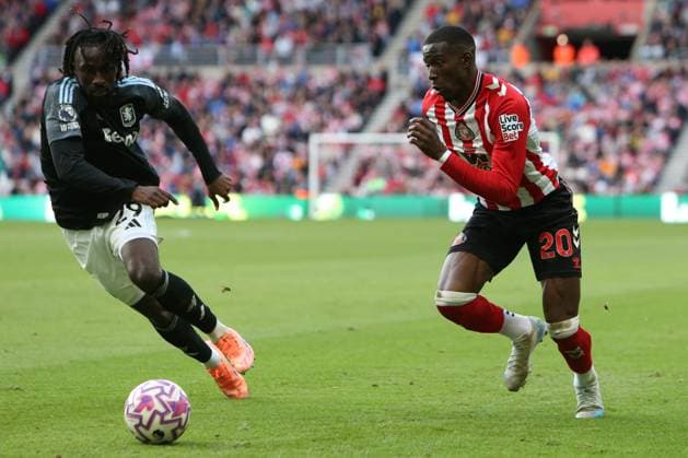 Sunderland v Aston Villa - Premier League Nordi Mukiele of Sunderland takes on Evann Guessand of Aston Villa during the Premier League match between Sunderland and Aston Villa at the Stadium of Light in Sunderland, England, on September 20, 2025. Sunderland Tyne and Wear United Kingdom  Copyright: xMIxNewsx originalFilename:fletcher-sunderla250921_npQo7.jpg