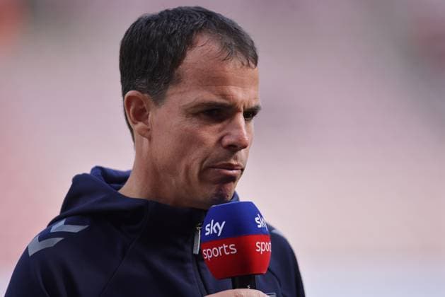 Sunderland v Aston Villa - Premier League Sunderland Head Coach Regis Le Bris holds a Sky Sports microphone during the Premier League match between Sunderland and Aston Villa at the Stadium Of Light in Sunderland, England, on September 20, 2025. Sunderland Tyne and Wear United Kingdom  Copyright: xMIxNewsx originalFilename:fletcher-sunderla250921_np57W.jpg