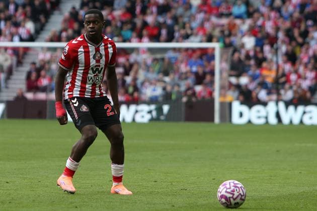 Sunderland v Aston Villa - Premier League Nordi Mukiele of Sunderland plays during the Premier League match between Sunderland and Aston Villa at the Stadium of Light in Sunderland, England, on September 20, 2025. Sunderland Tyne and Wear United Kingdom  Copyright: xMIxNewsx originalFilename:fletcher-sunderla250921_np5LH.jpg