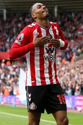 Sunderland v Aston Villa - Premier League Wilson Isidor of Sunderland celebrates his goal during the Premier League match between Sunderland and Aston Villa at the Stadium of Light in Sunderland, England, on September 20, 2025. Sunderland Tyne and Wear United Kingdom  Copyright: xMIxNewsx originalFilename:fletcher-sunderla250921_npog9.jpg