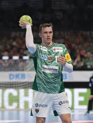 Lasse Andersson am Ball Aktion Oberkörper Handball HBL Bundesliga Herren 5. Spieltag Saison 2025 2026 21.09.2025 Füchse Berlin vs MT Melsungen