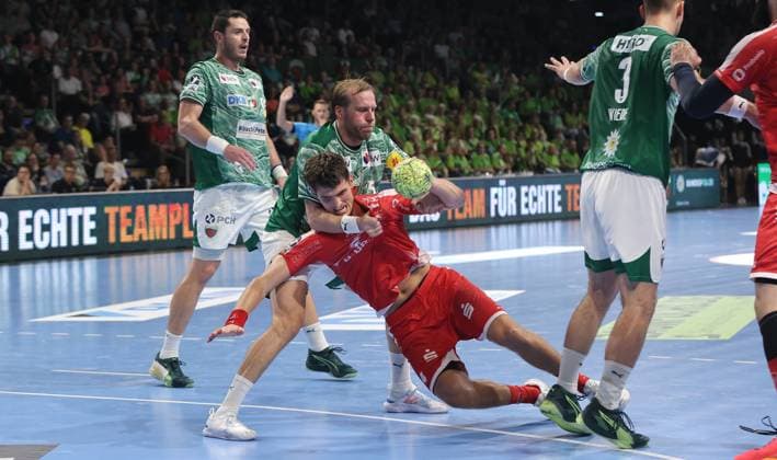 Max Darj im Zweikampf mit Nikolaj Enderleit Aktion Spielszene Handball HBL Bundesliga Herren 5. Spieltag Saison 2025 2026 21.09.2025 Füchse Berlin vs MT Melsungen