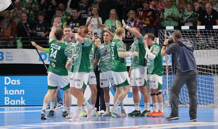 Füchse Mannschaft jubelt nach Spielende Freude Emotion Jubel Handball HBL Bundesliga Herren 5. Spieltag Saison 2025 2026 21.09.2025 Füchse Berlin vs MT Melsungen