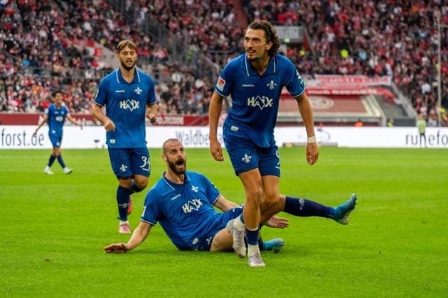 Jubel zum aberkannten Tor zum 0:3 durch Fraser Hornby (SV Darmstadt 98, 09), GER, Fortuna Duesseldorf vs. SV Darmstadt 98, Fussball, 2. Bundesliga, 6. Spieltag, Saison 2025 2026, 21.09.2025, DFL REGULATIONS PROHIBIT ANY USE OF PHOTOGRAPHS AS IMAGE SEQUENCES AND OR QUASI-VIDEO, GER, Fortuna Duesseldorf vs. SV Darmstadt 98, Fussball, 2. Bundesliga, 6. Spieltag, Saison 2025 2026, 21.09.2025 Duesseldorf