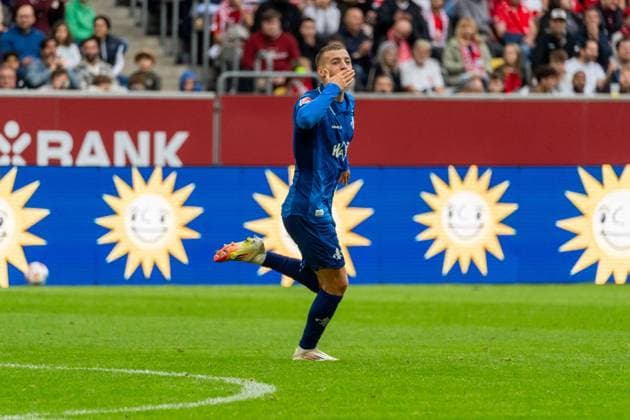 Jubel zum Tor zum 0:2 durch Fabian Nuernberger (SV Darmstadt 98, 15), GER, Fortuna Duesseldorf vs. SV Darmstadt 98, Fussball, 2. Bundesliga, 6. Spieltag, Saison 2025 2026, 21.09.2025, DFL REGULATIONS PROHIBIT ANY USE OF PHOTOGRAPHS AS IMAGE SEQUENCES AND OR QUASI-VIDEO, GER, Fortuna Duesseldorf vs. SV Darmstadt 98, Fussball, 2. Bundesliga, 6. Spieltag, Saison 2025 2026, 21.09.2025 Duesseldorf