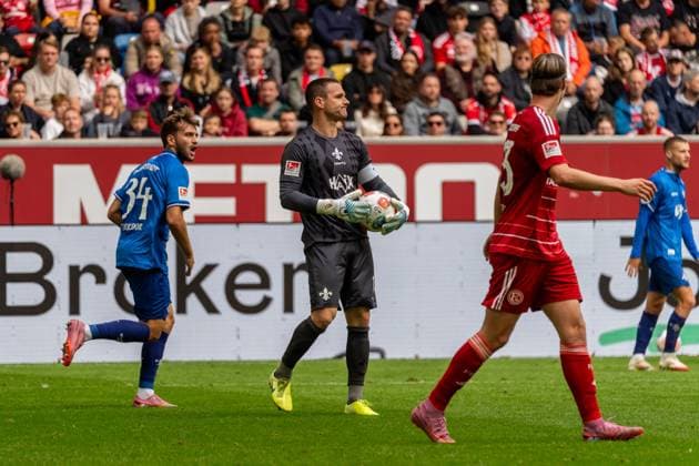 Marcel Schuhen (SV Darmstadt 98, 01) haelt den Ball in den Haenden, GER, Fortuna Duesseldorf vs. SV Darmstadt 98, Fussball, 2. Bundesliga, 6. Spieltag, Saison 2025 2026, 21.09.2025, DFL REGULATIONS PROHIBIT ANY USE OF PHOTOGRAPHS AS IMAGE SEQUENCES AND OR QUASI-VIDEO, GER, Fortuna Duesseldorf vs. SV Darmstadt 98, Fussball, 2. Bundesliga, 6. Spieltag, Saison 2025 2026, 21.09.2025 Duesseldorf
