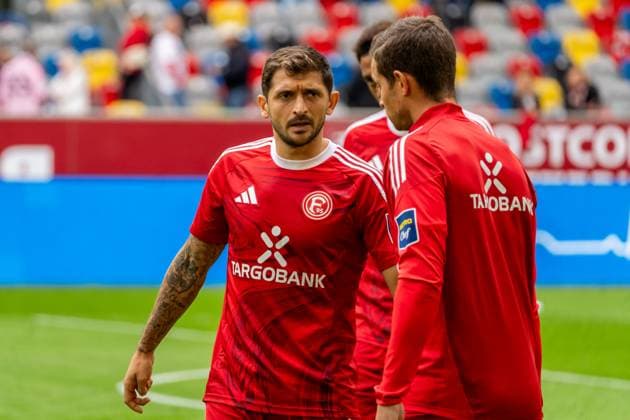 Matthias Zimmermann (Fortuna Duesseldorf, 25) beim Aufwaermen im Gespraech mit Tim Oberdorf (Fortuna Duesseldorf, 15, r.), GER, Fortuna Duesseldorf vs. SV Darmstadt 98, Fussball, 2. Bundesliga, 6. Spieltag, Saison 2025 2026, 21.09.2025, DFL REGULATIONS PROHIBIT ANY USE OF PHOTOGRAPHS AS IMAGE SEQUENCES AND OR QUASI-VIDEO, GER, Fortuna Duesseldorf vs. SV Darmstadt 98, Fussball, 2. Bundesliga, 6. Spieltag, Saison 2025 2026, 21.09.2025 Duesseldorf