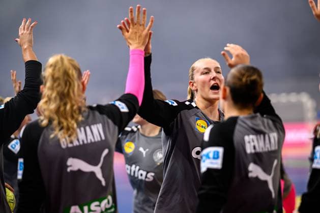 Krefeld: Handball Frauen Laenderspiel - Deutschland - Niederlande Viola Leuchter (Deutschland) Krefeld Yayla Arena Deutschland