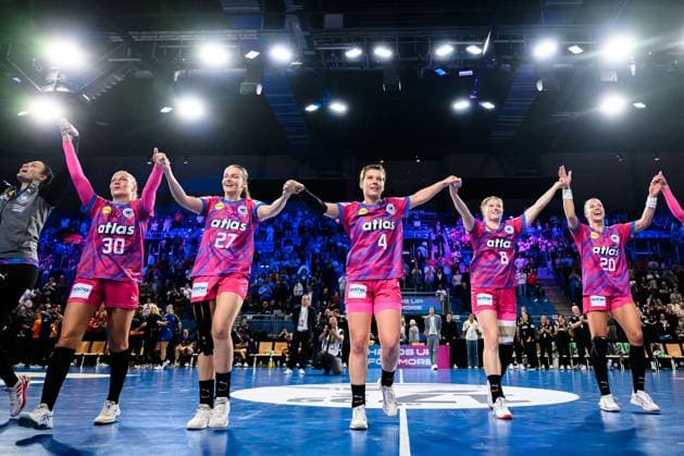 Krefeld: Handball Frauen Laenderspiel - Deutschland - Niederlande Jenny Behrend (Deutschland), Julia Maidhof (Deutschland), Alina Grijseels (Deutschland), Nina Engel (Deutschland), Emily Vogel (Deutschland) Schlussjubel Schlußjubel Emotion Freude Krefeld Yayla Arena Nordrhein-Westfalen Deutschland