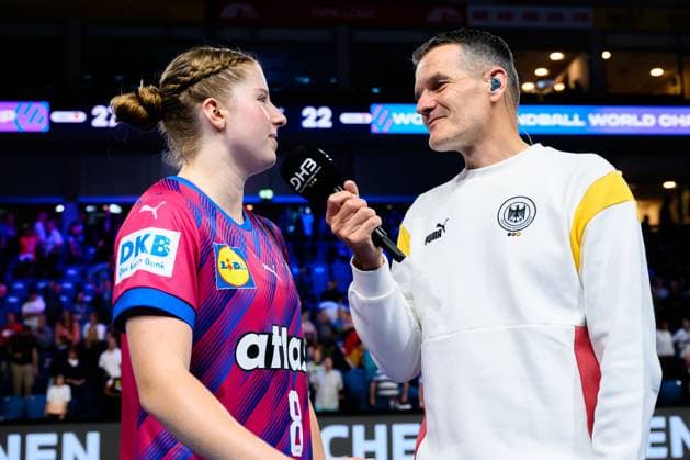 Krefeld: Handball Frauen Laenderspiel - Deutschland - Niederlande Nina Engel (Deutschland), Jens Zimmermann Krefeld Yayla Arena Nordrhein-Westfalen Deutschland