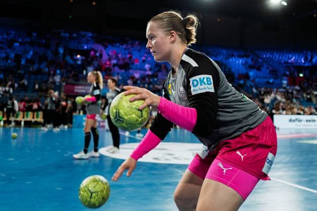 Krefeld: Handball Frauen Laenderspiel - Deutschland - Niederlande Lisa Antl (Deutschland) Krefeld Yayla Arena Deutschland