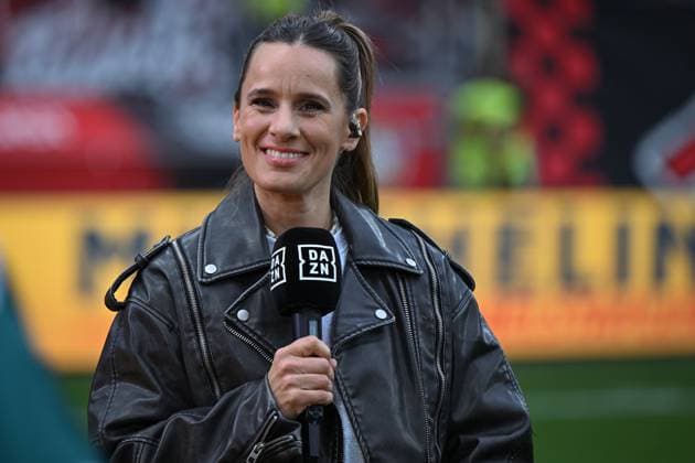 Deutschland, Fußball, Bundesliga, 4. Spieltag, 2025 2026, Bayer 04 Leverkusen vs Borussia Mönchengladbach, 21.09.2025, BayArena, Leverkusen, Deutschland, Christina Rann (DAZN) *** Germany, Football, Bundesliga, Matchday 4, 2025 2026, Bayer 04 Leverkusen vs Borussia Mönchengladbach, 21 09 2025, BayArena, Leverkusen, Germany, Christina Rann DAZN Copyright: xMarkusxVerwimpx
