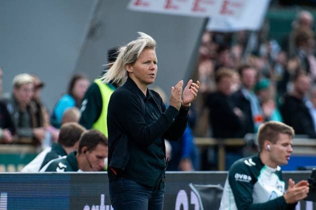 Friederike Fritzy Kromp (Werder Bremen, Trainerin) gestikuliert, GER, SV Werder Bremen vs TSG 1899 Hoffenheim, Fussball Google Pixel Frauen Bundesliga, 3. Spieltag, Saison 2025 2026, 21.09.2025 DFB regulations prohibit any use of photographs as image sequences and or quasi-video GER, SV Werder Bremen vs TSG 1899 Hoffenheim, Fussball Google Pixel Frauen Bundesliga, 3. Spieltag, Saison 2025 2026, 21.09.2025 Bremen Copyright: xEibner-Pressefoto Memmlerx EP_MMR