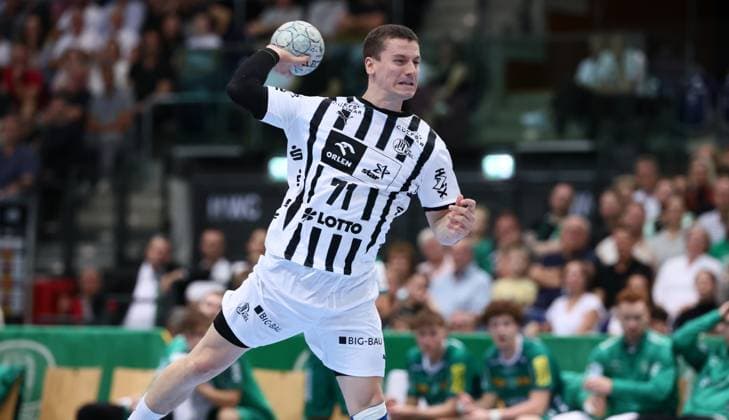 Leipzig, 21.09.2025, Arena Leipzig, Handball, Bundesliga, 5.Spieltag , SC DHfK Leipzig vs. THW Kiel 18:23 (34:41) , Im Bild von vorn; Elias Ellefsen ‡ Skipagötu Skipagoetu ( 71, Kiel). , Nur zur redaktionellen Nutzung. Only editorial use. , DHB HBL regulations prohibit any use of photographs as image sequences and or quasi-video. ,
