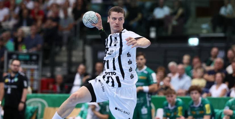 Leipzig, 21.09.2025, Arena Leipzig, Handball, Bundesliga, 5.Spieltag , SC DHfK Leipzig vs. THW Kiel 18:23 (34:41) , Im Bild von vorn; Elias Ellefsen ‡ Skipagötu Skipagoetu ( 71, Kiel) , Nur zur redaktionellen Nutzung. Only editorial use. , DHB HBL regulations prohibit any use of photographs as image sequences and or quasi-video. ,