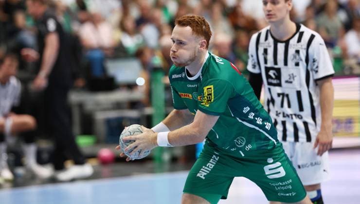 Leipzig, 21.09.2025, Arena Leipzig, Handball, Bundesliga, 5.Spieltag , SC DHfK Leipzig vs. THW Kiel 18:23 (34:41) , Im Bild von vorn; Tomas Piroch (7, Leipzig). , Nur zur redaktionellen Nutzung. Only editorial use. , DHB HBL regulations prohibit any use of photographs as image sequences and or quasi-video. ,