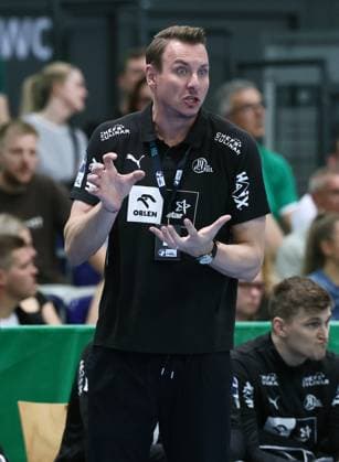 Leipzig, 21.09.2025, Arena Leipzig, Handball, Bundesliga, 5.Spieltag , SC DHfK Leipzig vs. THW Kiel 18:23 (34:41) , Im Bild; Trainer Filip Jicha, THW Kiel , Nur zur redaktionellen Nutzung. Only editorial use. , DHB HBL regulations prohibit any use of photographs as image sequences and or quasi-video. ,