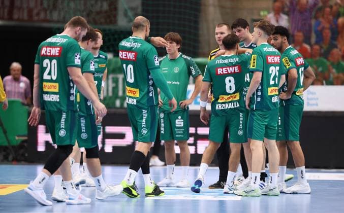Leipzig, 21.09.2025, Arena Leipzig, Handball, Bundesliga, 5.Spieltag , SC DHfK Leipzig vs. THW Kiel 18:23 (34:41) , Im Bild; Leipzig nach dem Spiel. , Nur zur redaktionellen Nutzung. Only editorial use. , DHB HBL regulations prohibit any use of photographs as image sequences and or quasi-video. ,