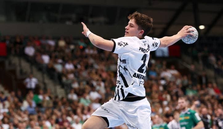 Leipzig, 21.09.2025, Arena Leipzig, Handball, Bundesliga, 5.Spieltag , SC DHfK Leipzig vs. THW Kiel 18:23 (34:41) , Im Bild von vorn; Rasmus Ankermann ( 22, Kiel). , Nur zur redaktionellen Nutzung. Only editorial use. , DHB HBL regulations prohibit any use of photographs as image sequences and or quasi-video. ,
