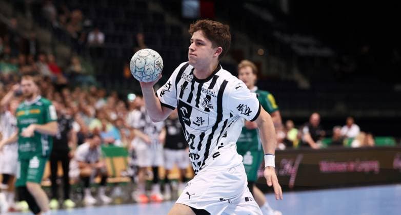 Leipzig, 21.09.2025, Arena Leipzig, Handball, Bundesliga, 5.Spieltag , SC DHfK Leipzig vs. THW Kiel 18:23 (34:41) , Im Bild; Rasmus Ankermann ( 22, Kiel). , Nur zur redaktionellen Nutzung. Only editorial use. , DHB HBL regulations prohibit any use of photographs as image sequences and or quasi-video. ,