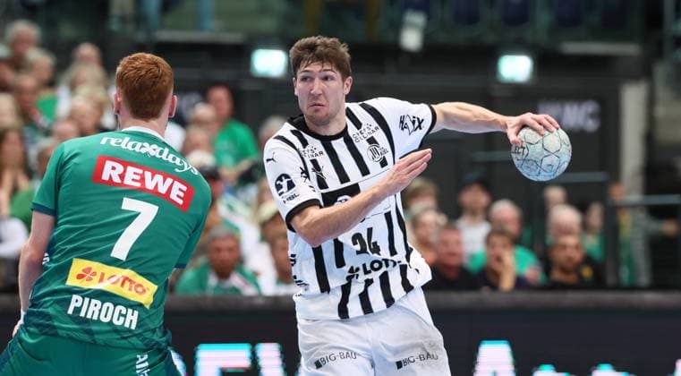 Leipzig, 21.09.2025, Arena Leipzig, Handball, Bundesliga, 5.Spieltag , SC DHfK Leipzig vs. THW Kiel 18:23 (34:41) , Im Bild von links; Tomas Piroch (7, Leipzig), Lukas Zerbe ( 24, Kiel). , Nur zur redaktionellen Nutzung. Only editorial use. , DHB HBL regulations prohibit any use of photographs as image sequences and or quasi-video. ,