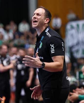 Leipzig, 21.09.2025, Arena Leipzig, Handball, Bundesliga, 5.Spieltag , SC DHfK Leipzig vs. THW Kiel 18:23 (34:41) , Im Bild; Trainer Filip Jicha, THW Kiel , Nur zur redaktionellen Nutzung. Only editorial use. , DHB HBL regulations prohibit any use of photographs as image sequences and or quasi-video. ,